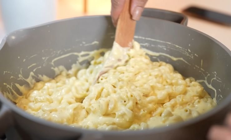 Whisk the egg and milk